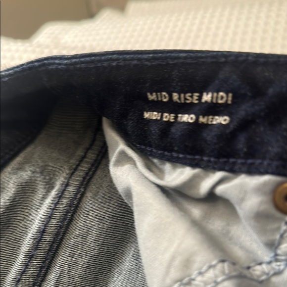 Universal Thread Navy Jean Shorts - Picture 4 of 4